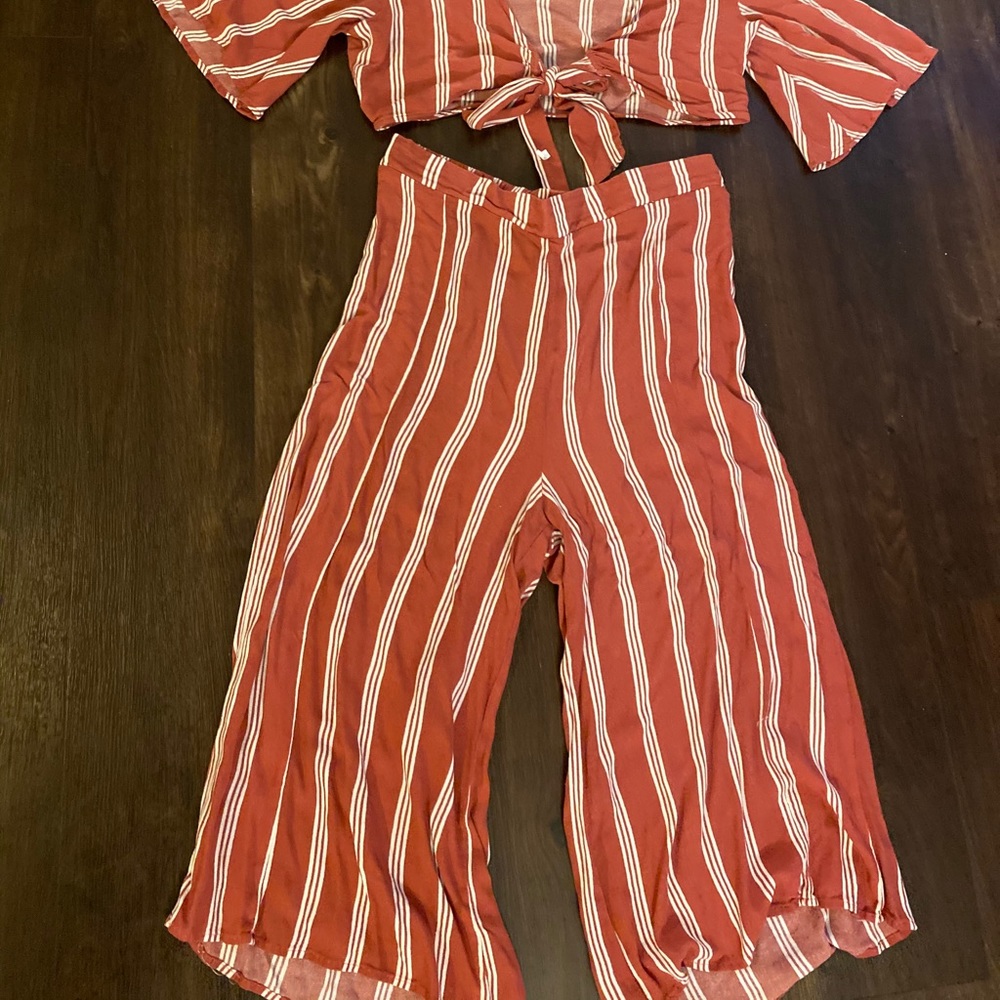 Set. - Picture 2 of 4